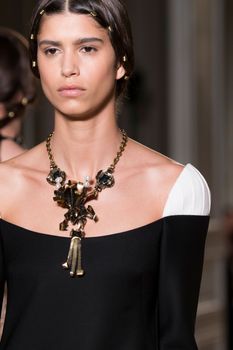 28348044_valentino-hc-clp-rf16-0608.jpg