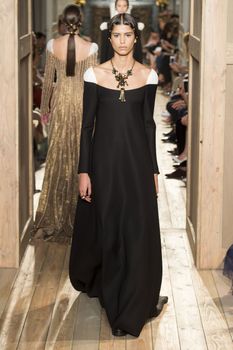 28348045_valentino-hc-rf16-3073.jpg