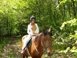 Joan-White-Equestrian-Queen--75lc0jk4zo.jpg