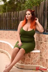 Lucy Vixen - Sexy Green Dressb5namomefp.jpg