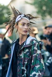 31620596_hbz-pfw-ss17-street-style-day-4